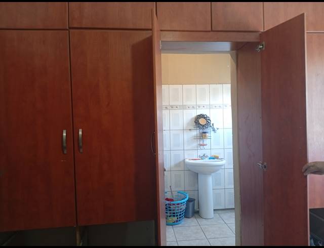 4 BEDROOM HOUSE FOR SALE IN UITENHAGE CENTRAL
